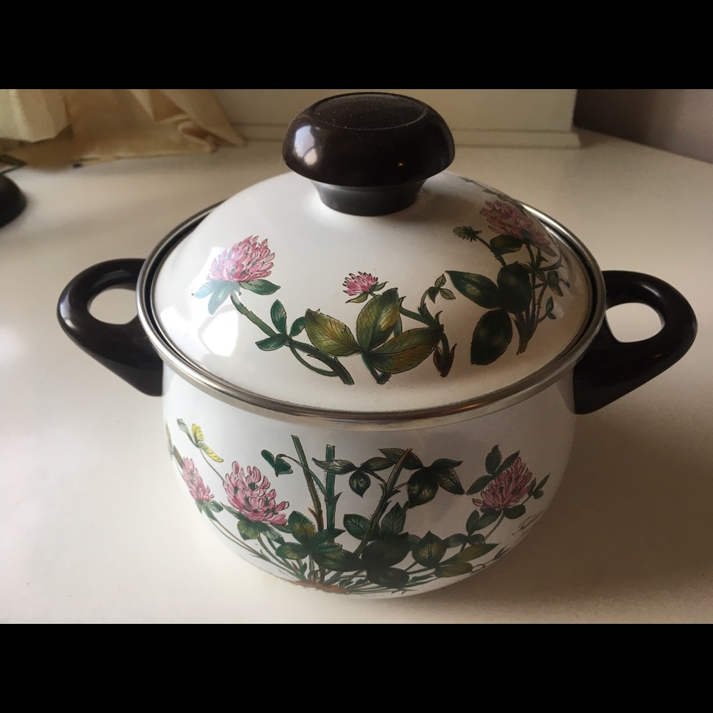 Villeroy and Boch 1qt Botanica Pot Clover Design
